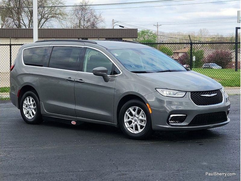 Used 2022 Chrysler Pacifica Touring L