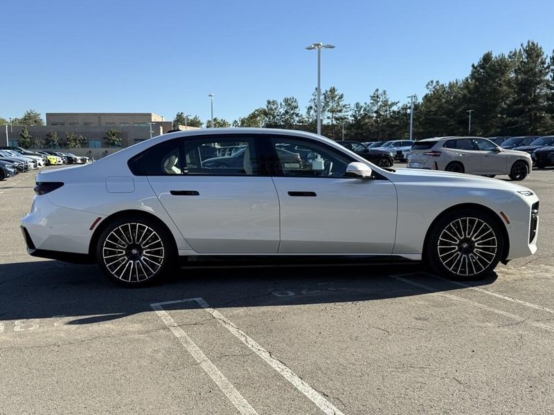 Used 2025 BMW i7 eDrive50Image 6