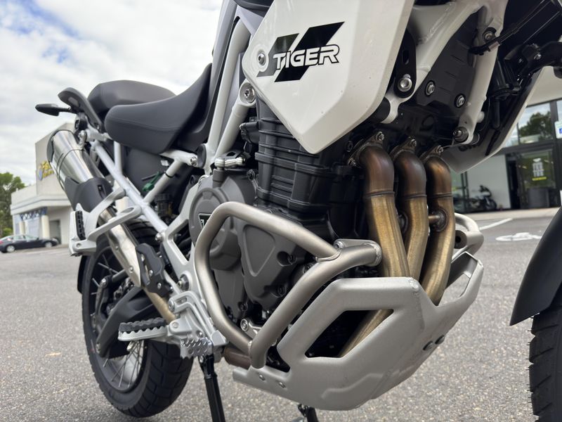 2025 Triumph Tiger 1200 Rally Pro - MATTE KHAKI 