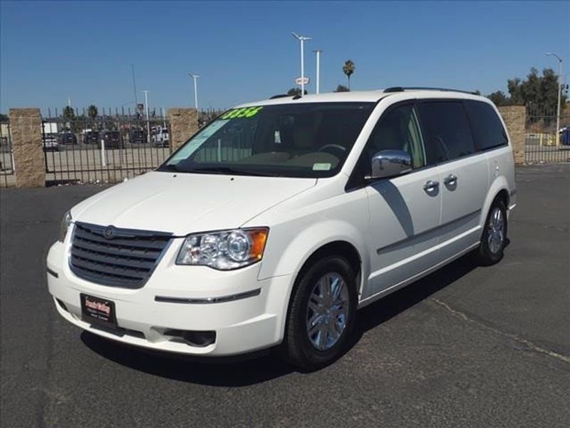 2008 Chrysler Town & Country LimitedImage 18