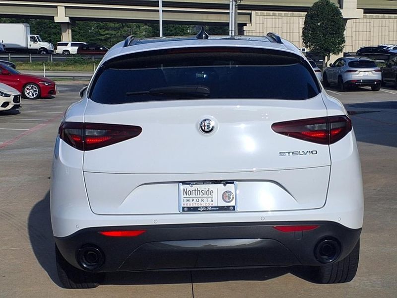2022 Alfa Romeo Stelvio SprintImage 10