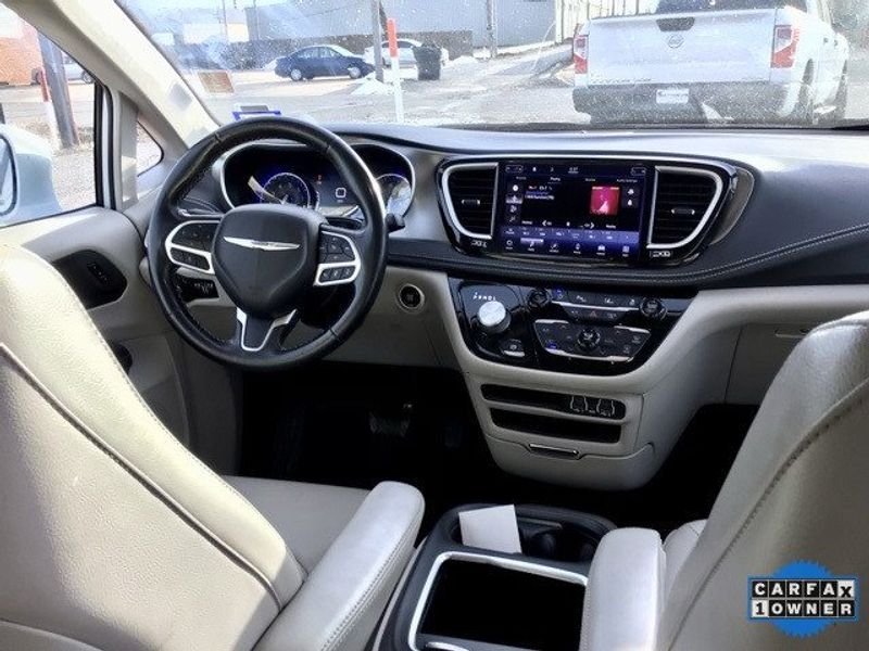 2021 Chrysler Pacifica Touring LImage 11