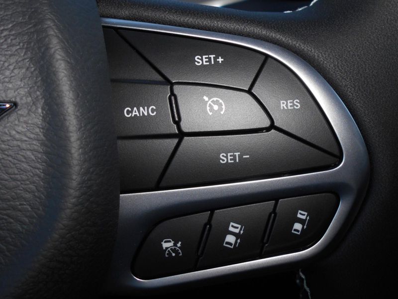 2025 Chrysler Pacifica SelectImage 19