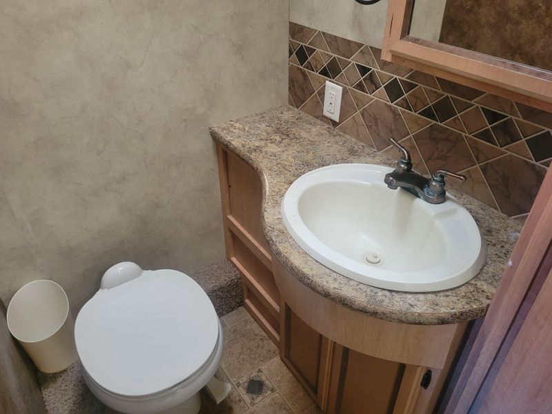 Used 2012 THOR M-32A  FORD Image 22