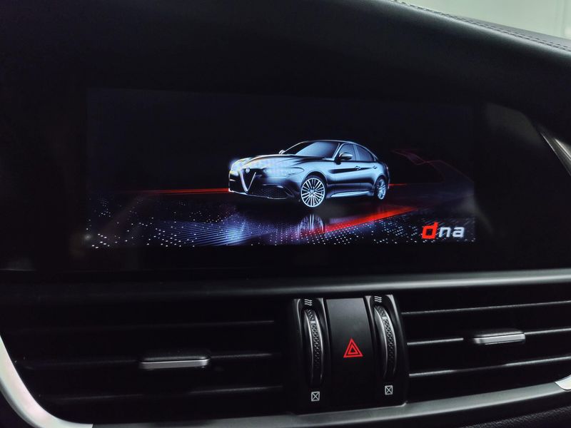 2022 Alfa Romeo Giulia Veloce Premium AWD w/Activ AsstImage 25