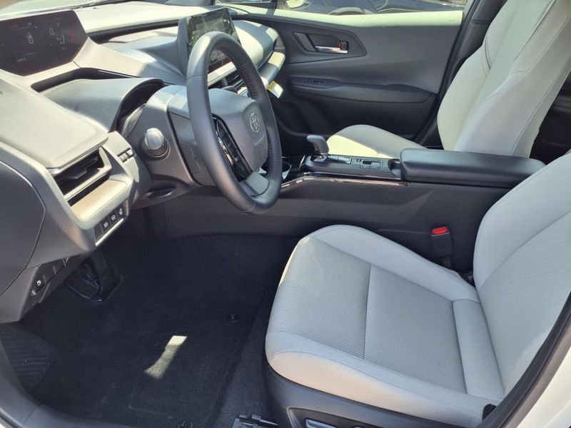2023 Toyota Prius XLEImage 13