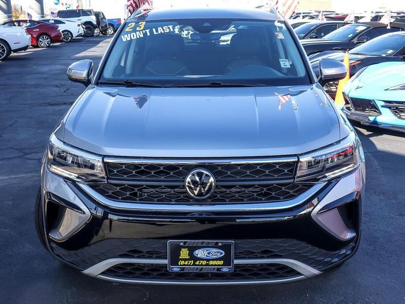 2023 Volkswagen Taos SE photo 4