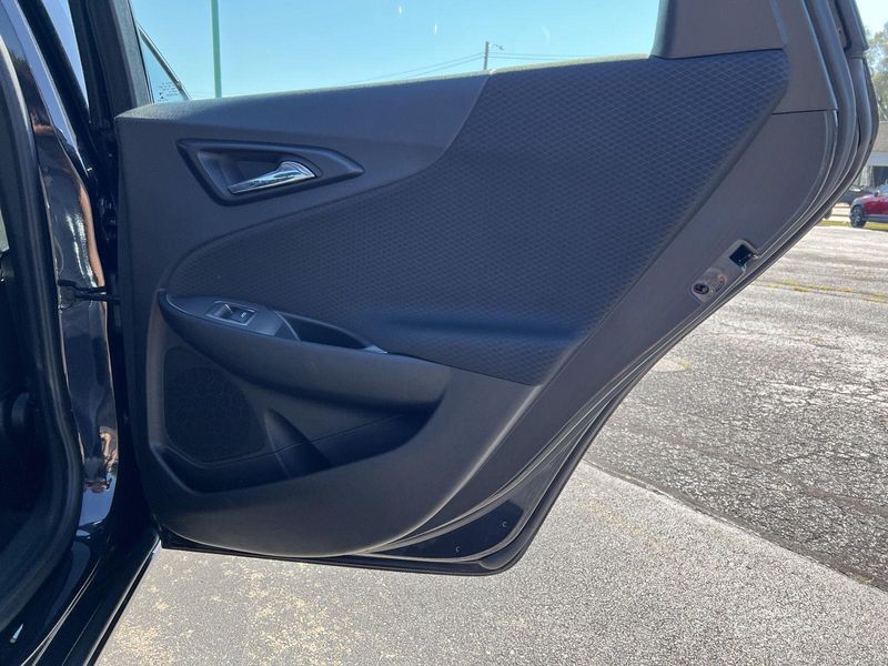 2023 Chevrolet Malibu 1LT photo 14