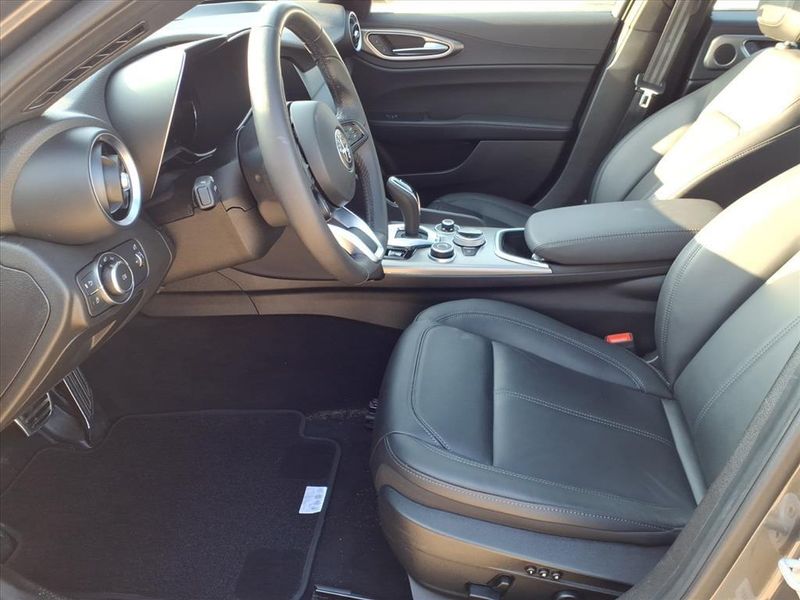 Used 2024 Alfa Romeo Giulia TiImage 12