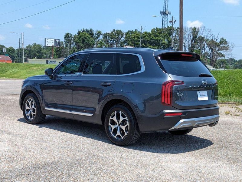 2021 Kia Telluride EX in a Gravity Grey exterior color and Blackinterior. Johnson Dodge 601-693-6343 pixelmotiondemo.com 