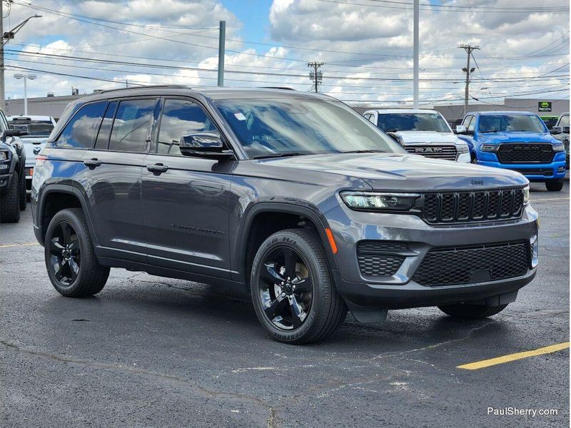 Used 2022 Jeep Grand Cherokee Altitude