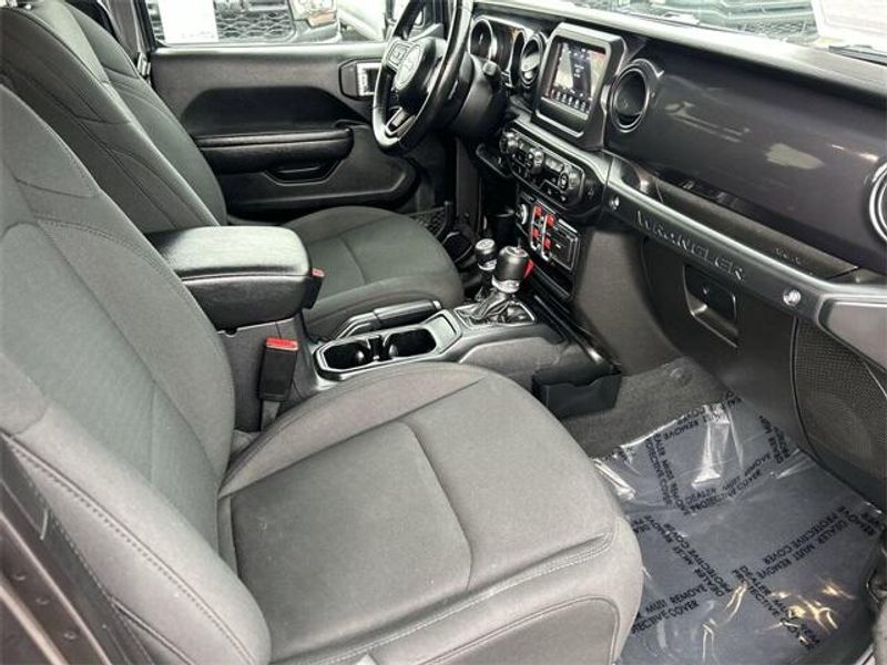 Used 2022 Jeep Wrangler Unlimited Sport AltitudeImage 12