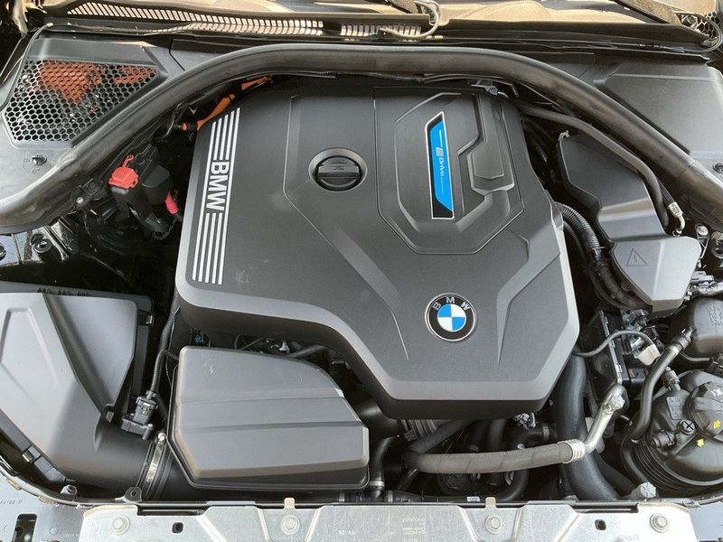 2021 BMW 3 Series 330e iPerformanceImage 30