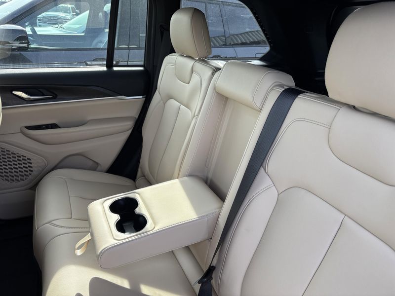 New 2025 Jeep Grand Cherokee Limited 4x4Image 25