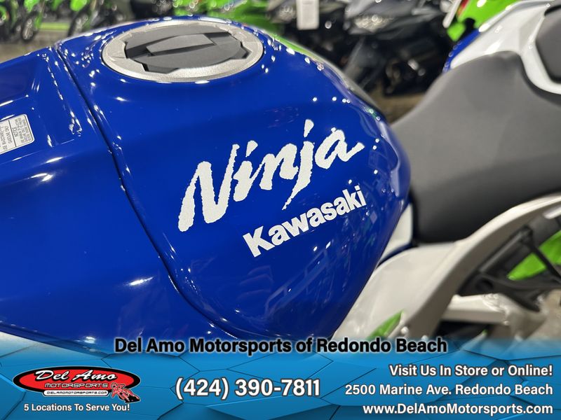 2024 Kawasaki ZX1002LRFBL-GN2  in a LIME GREEN/PEARL CRYSTAL WHITE/BLUE exterior color. Del Amo Motorsports of Redondo Beach (424) 304-1660 delamomotorsports.com 