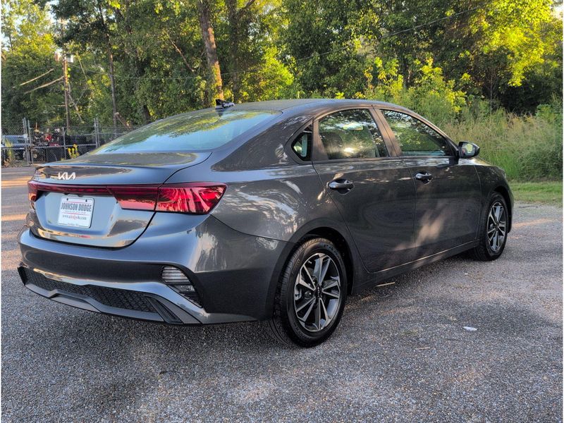 Used 2023 Kia Forte LXSImage 5