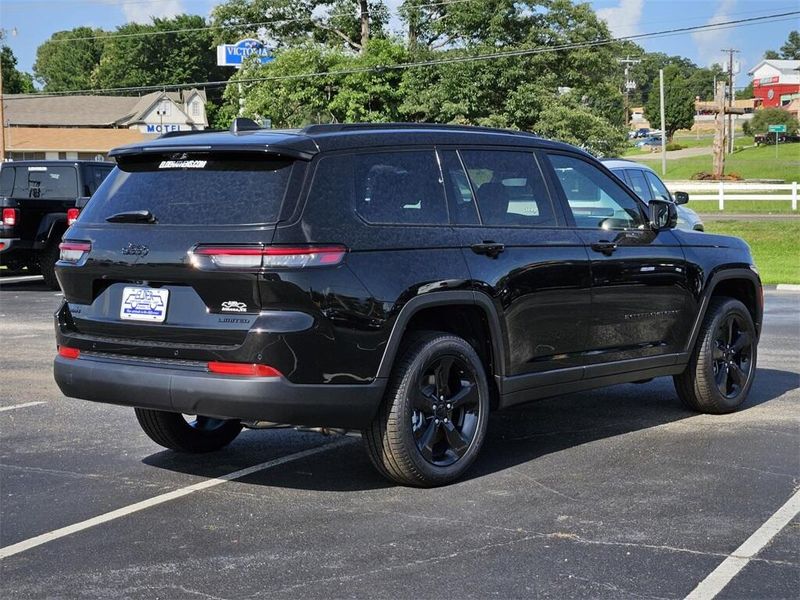 2025 Jeep Grand Cherokee L Limited 4x4Image 6