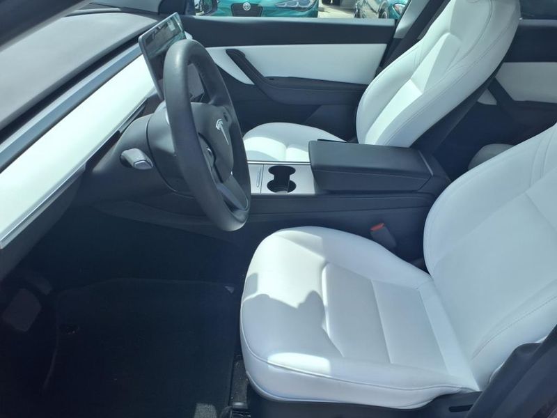 2021 Tesla Model Y Long RangeImage 11