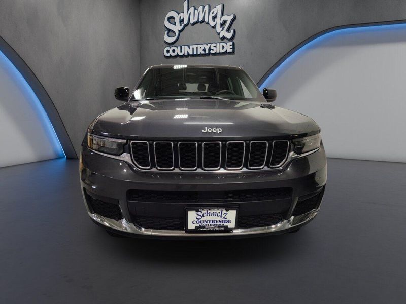 Used 2025 Jeep Grand Cherokee L V6 Laredo 4X4 w/Luxury Tech & Tow PkgImage 2