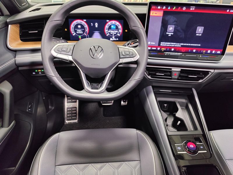 Used 2025 Volkswagen Tiguan SEL R-Line AWD w/Sunroof/NavImage 22