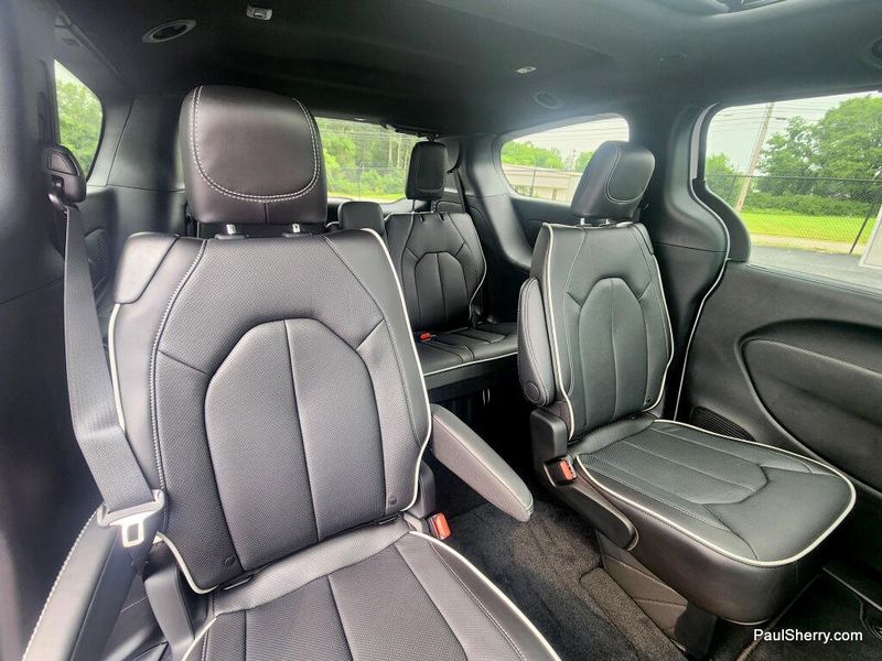 New 2027 Chrysler Pacifica Limited