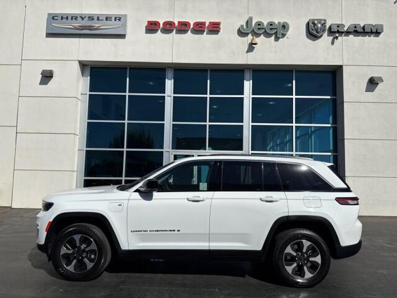 2024 Jeep Cherokee Limited 4xe photo 4