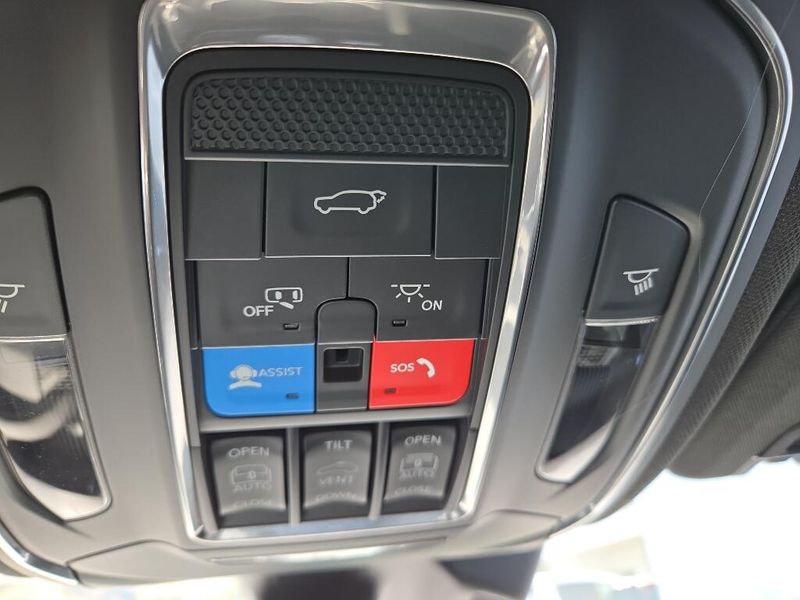 2025 Jeep Grand Cherokee Overland photo 14