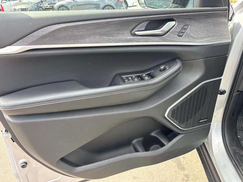 New 2022 Jeep Grand Cherokee 4xe Limited 4x4