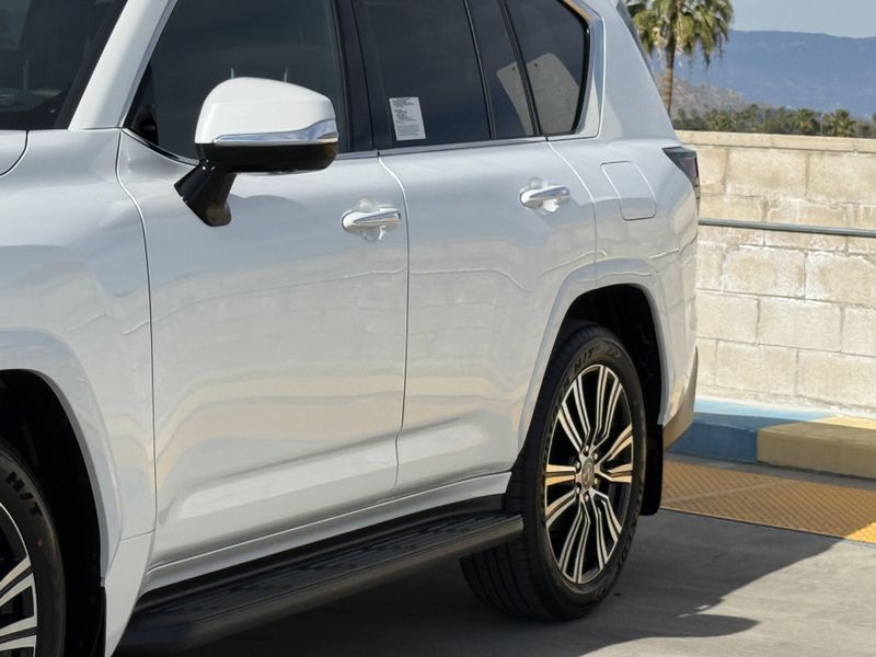 New 2026 Lexus LX 600 LuxuryImage 8