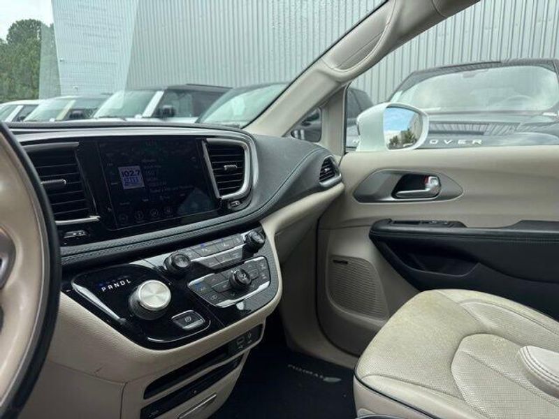 2018 Chrysler Pacifica Hybrid Limited
