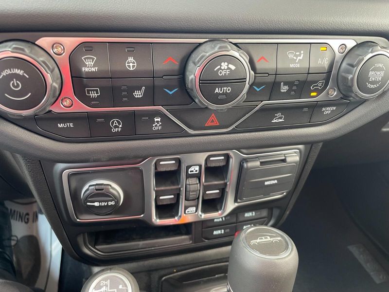 2025 Jeep Gladiator Sport photo 14