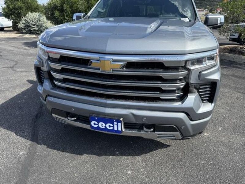 2024 Chevrolet Silverado 1500 High Country photo 2