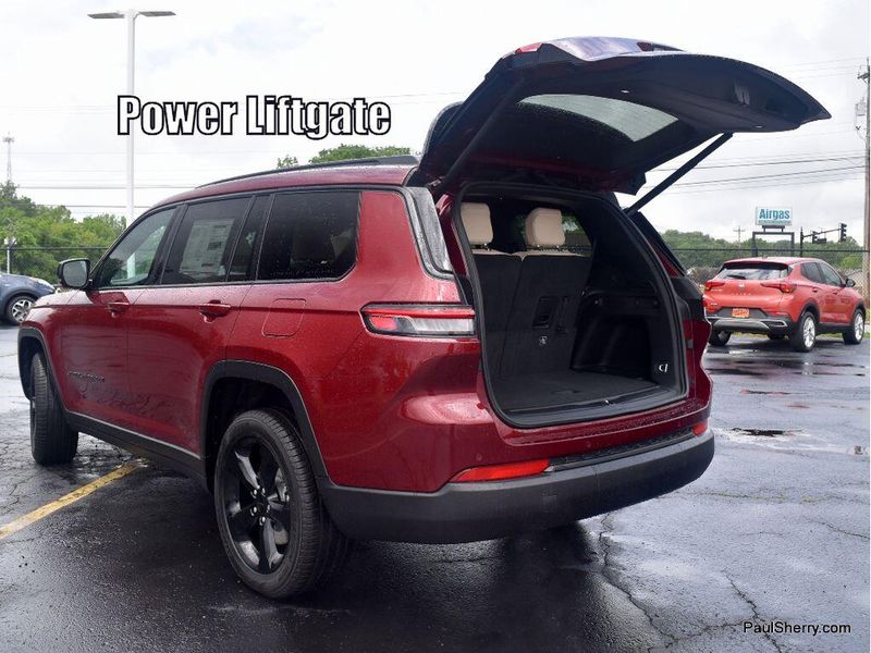2025 Jeep Grand Cherokee L Limited 4x4Image 13