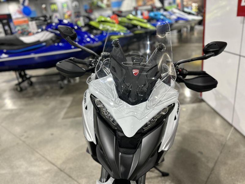 2024 Ducati MULTISTRADA V4 S TRAVEL & RADAR SPOKED WHEELS - DEMO Image 14