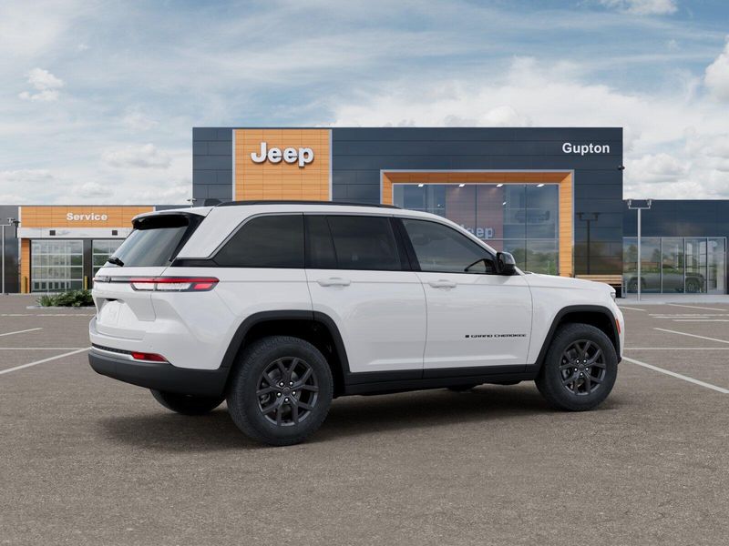 New 2027 Jeep Grand Cherokee Laredo Altitude 4x4Image 4