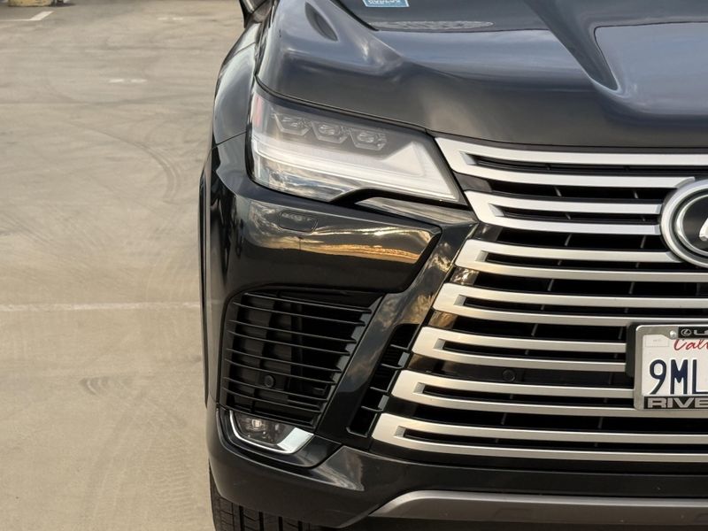 Used 2024 Lexus LX 600 PremiumImage 7