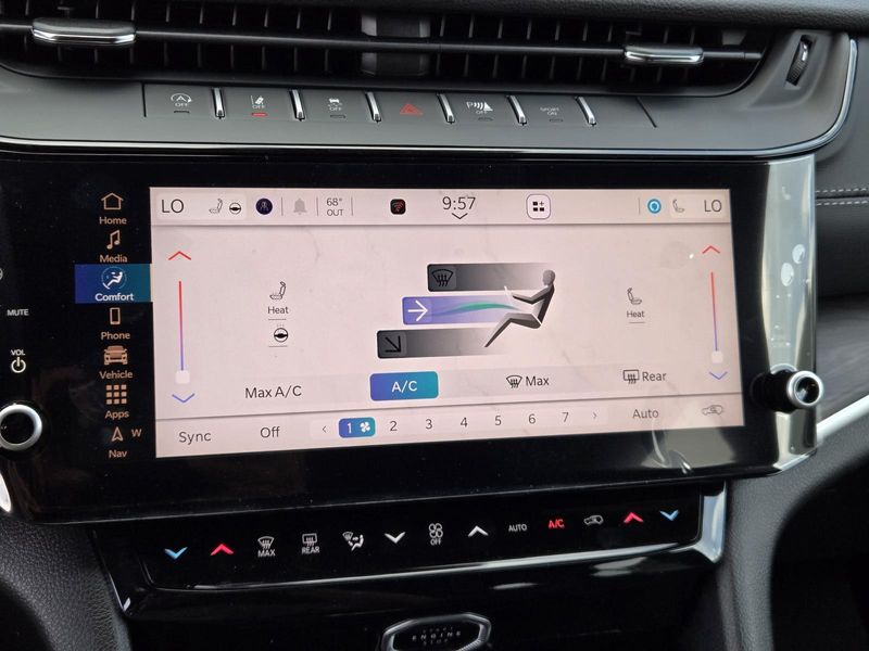 New 2026 Jeep Grand Cherokee Laredo Altitude 4x2