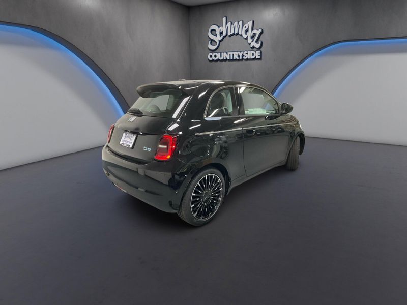 New 2026 Fiat 500e IconaImage 7