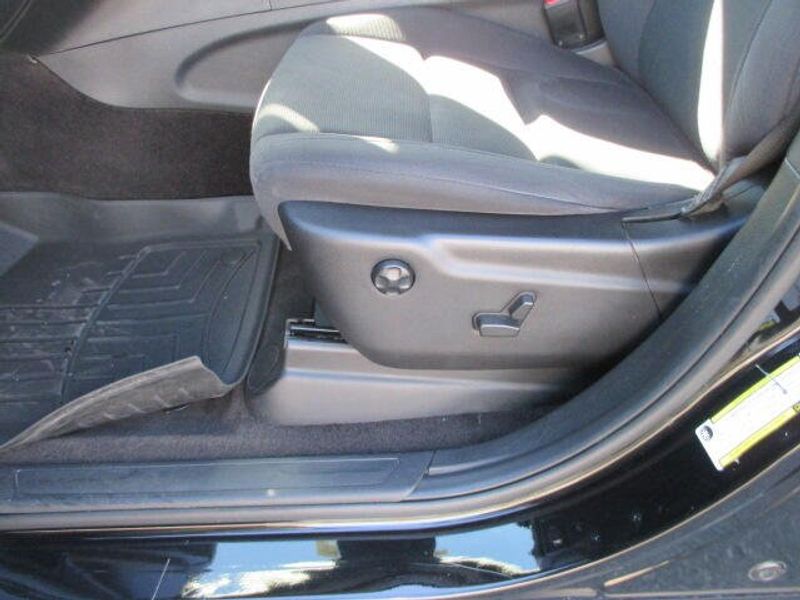 Used 2017 Jeep Grand Cherokee LaredoImage 17