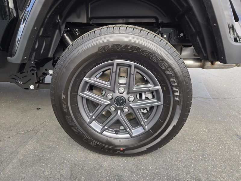 New 2026 Jeep Gladiator Sport S 4x4