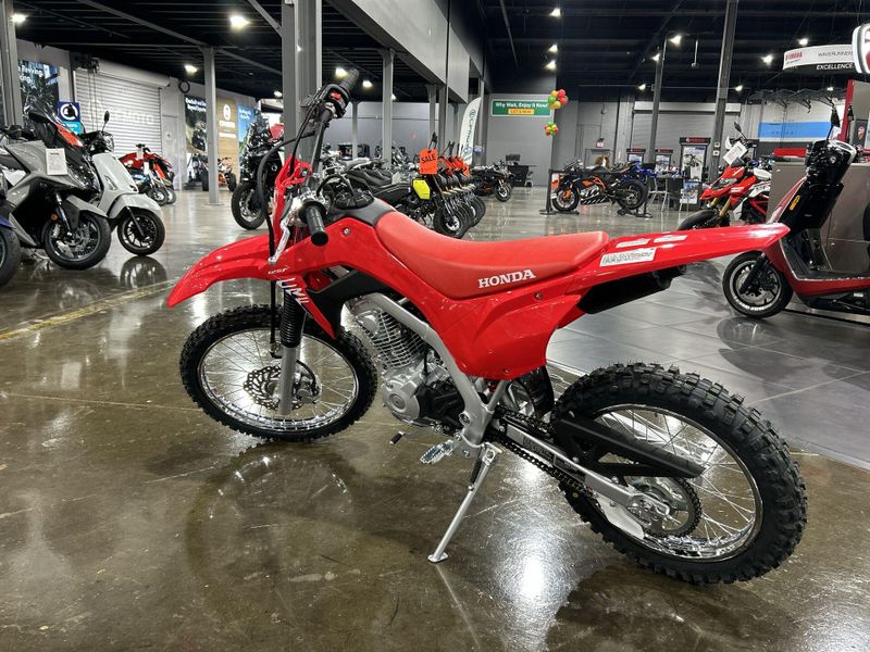 2025 Honda CRF125F BIG WHEEL  in a RED exterior color. Del Amo Motorsports of Redondo Beach (424) 390-7811 delamomotorsports.com 