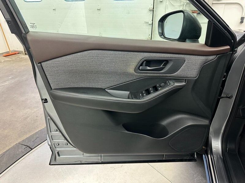 2022 Nissan Rogue SImage 17