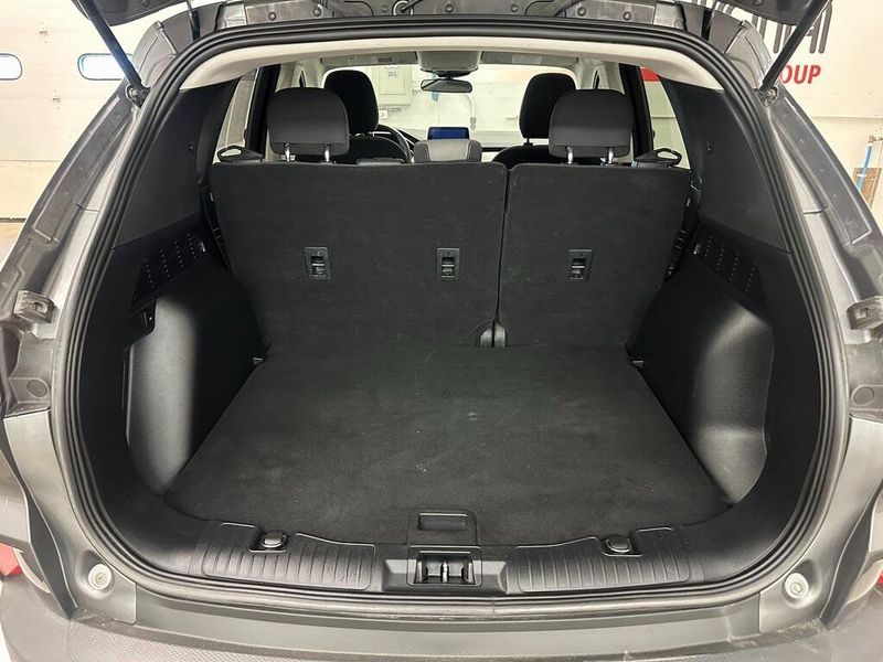 2021 Ford Escape SEImage 16