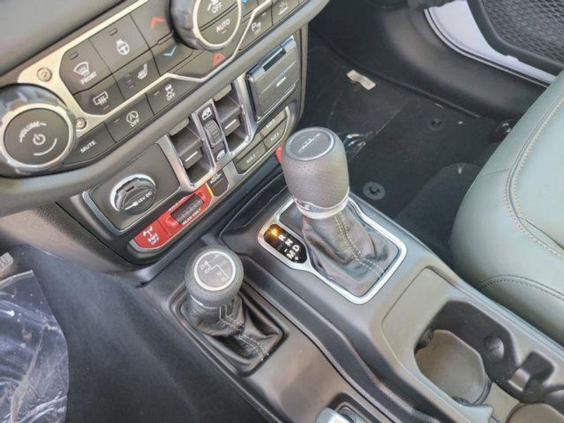 New 2026 Jeep Gladiator Mojave 4x4