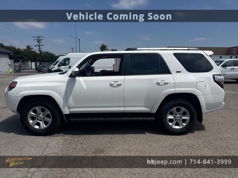 2020 Toyota 4Runner SR5 PremiumImage 8