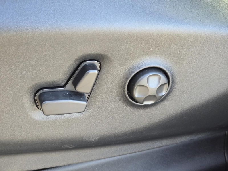 New 2026 Chrysler Pacifica Select FWD