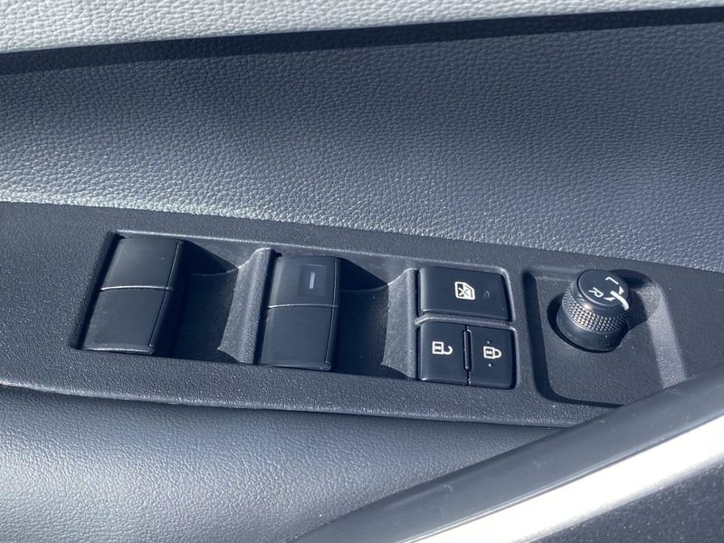 2025 Toyota Corolla SEImage 20