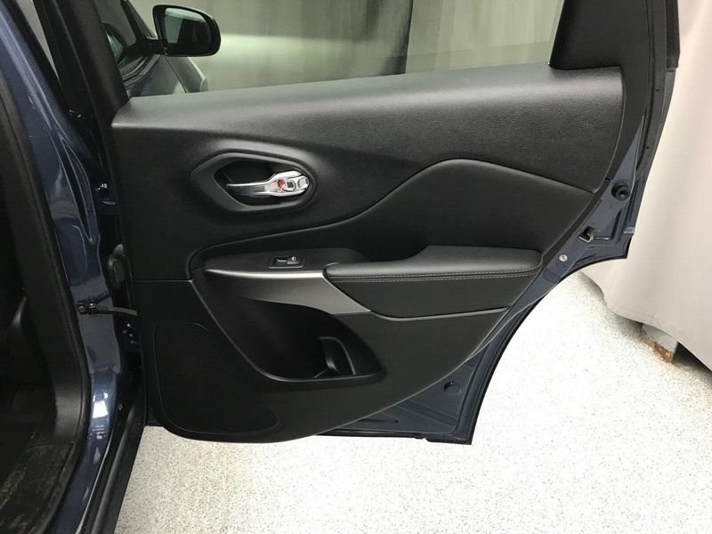 2021 Jeep Cherokee Latitude LuxImage 13