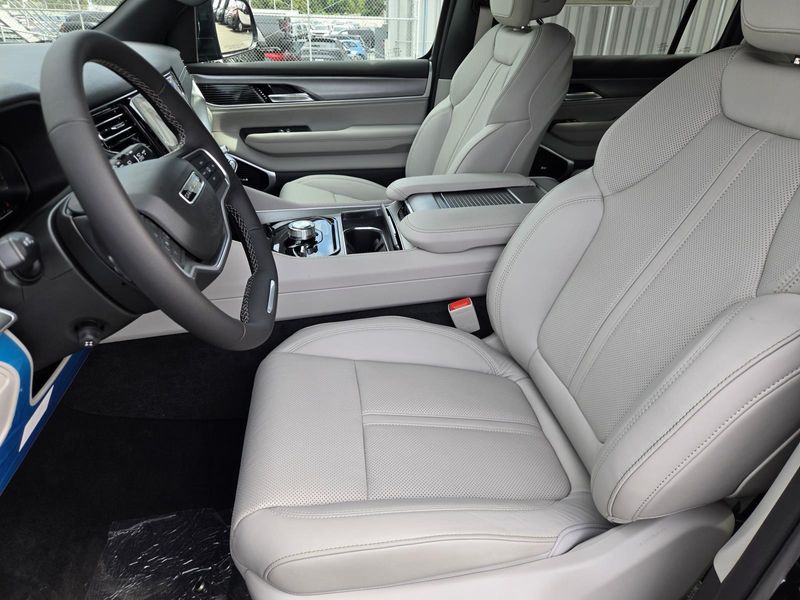 2026 Jeep Grand Wagoneer L Grand Wagoneer L Limited Altitude 4x4