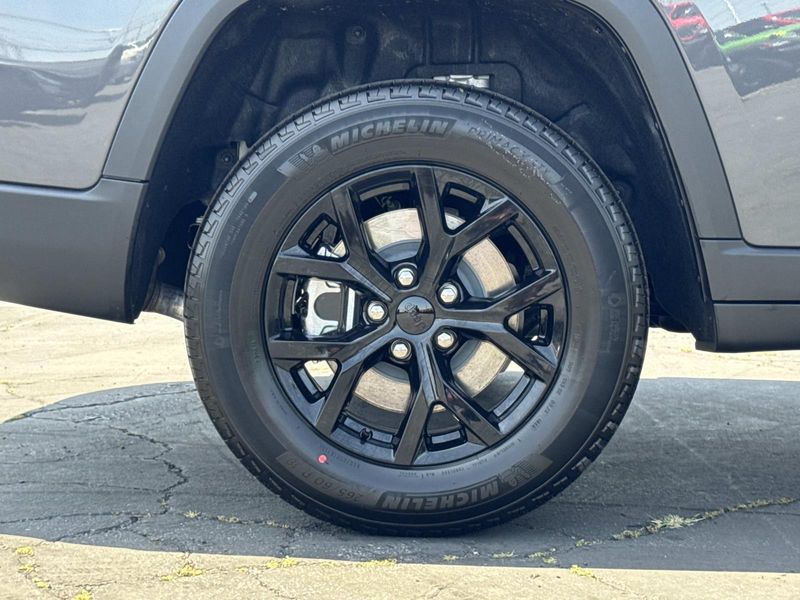 New 2026 Jeep Grand Cherokee L Laredo Altitude 4x2